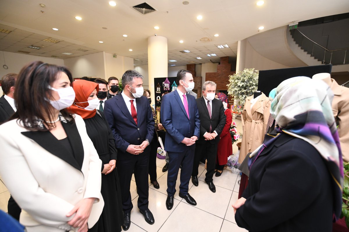 myildiz007's tweet photo. Halk Eğitim Merkezi Müdürlüğümüzün yıl sonu sergisinin açılışına Belediye Başkanımız Sayın @Ertugrulcetin06'le  katıldık....
📍Pursaklar Aile Yaşam Merkezi... https://t.co/Sr0GFDb7cK