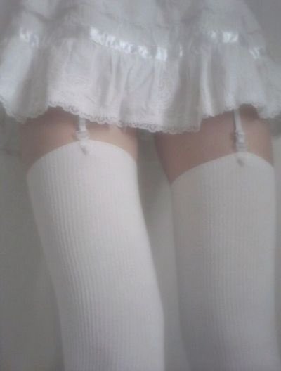 z3r0c4lz's tweet photo. Aren’t you excited for when your thighs don’t touch anymore? You’ll look so so pretty https://t.co/deoa2yQi47