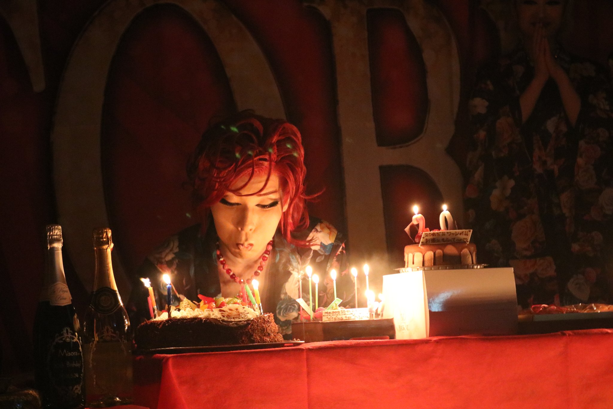 まぁさん 21 5 24 劇団寿in水車小屋 寿美空若座長 二十歳誕生日公演 大入 誕生日のメインイベント 上にも下にもケーキ いっぱい おめでとー 大衆演劇 大阪 新劇場 北巽 水車小屋 劇団寿 寿美空若座長 誕生日公演 ケーキ