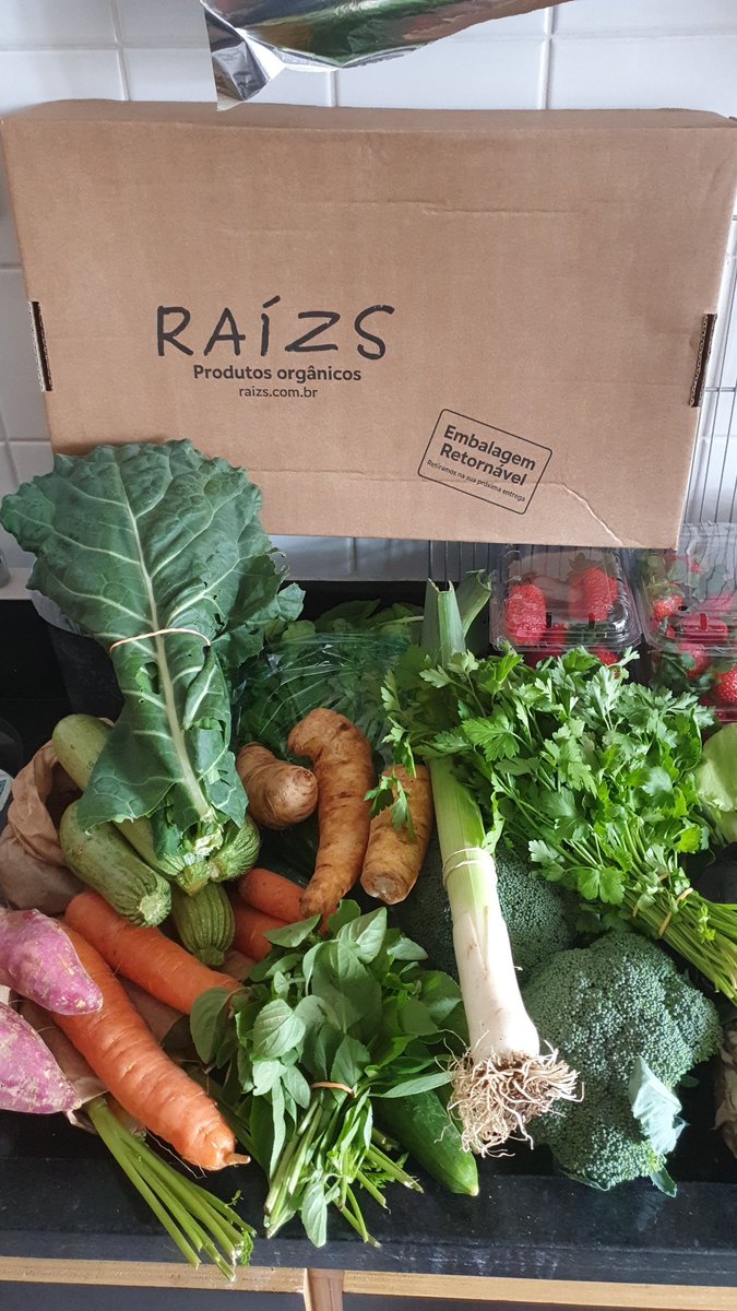 silvio_cm's tweet photo. tanta beleza numa única foto. aqui adotamos o Raizs para nós trazer produtos orgânicos dos pequenos produtores. Vale a pena. os produtos são ótimos, o atendimento também. E o mais importante, ajudamos que precisa e merece. #Raizs #pequenoprodutor #agriculturafamiliar #organicos https://t.co/Ks5rdD7HfI