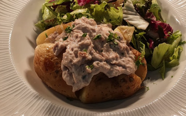 Fork_StageOne's tweet photo. From jacket potatoes to chip butties, we've got you covered from breakfast to lunch and afternoon snacks. 😁

Full menu available to sit-in and takeaway. https://t.co/mwkbmA6n2F