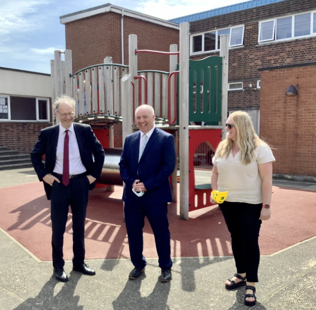Education_NI's tweet photo. Education Minister Peter Weir visited @carrsglenps today and listened to a presentation about a pupil performance portal. He was given a tour of the school, including outdoor play areas, and met pupils staff and others. https://t.co/llf42SKoOP