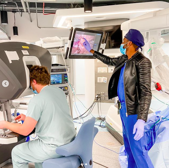 UIC Urology (@uicurol) on Twitter photo Robot action for the junior residents! Wet labs make all the difference when getting comfortable on the robotic console under the watchful guidance from chiefs and attendings. #robotlab #UIC <a href="/prostacentric/">Uro_Ike_MD.PhD.</a> Robot action for the junior residents! Wet labs make all the difference when getting comfortable on the robotic console under the watchful guidance from chiefs and attendings. #robotlab #UIC <a href="/prostacentric/">Uro_Ike_MD.PhD.</a>
