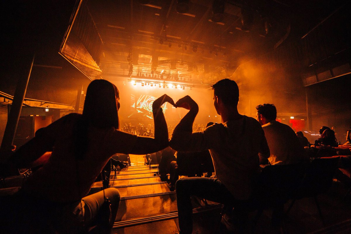 Welkom terug! 🔥

Op 12 juni heropenen we onze deuren, tappen we weer vers pils, knalt er weer muziek door de speakers en - more important - zien we elkaar. It’s been too long!