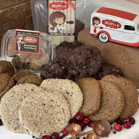 One of our favorite things to do is to send gift parcels! We know how good it feels to receive a package filled with love at our doorsteps! The Variety Package: Blessings Abound might be just the thing you want to send to a loved one.

marcisbakery.com/collections/va…