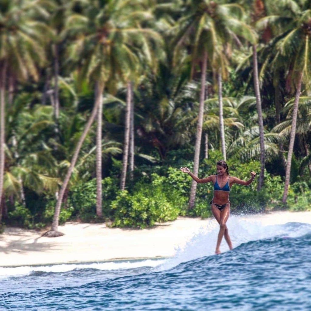 SumatranSurf's tweet photo. Photo 📸 @ikertonix She can dance in the waves, and she’s  pretty good on it..😜 thanks for the view @victoriavergara ,those days around @botikresort #longboardlife #longboarddancing #longboardgirl https://t.co/susVhTIpub