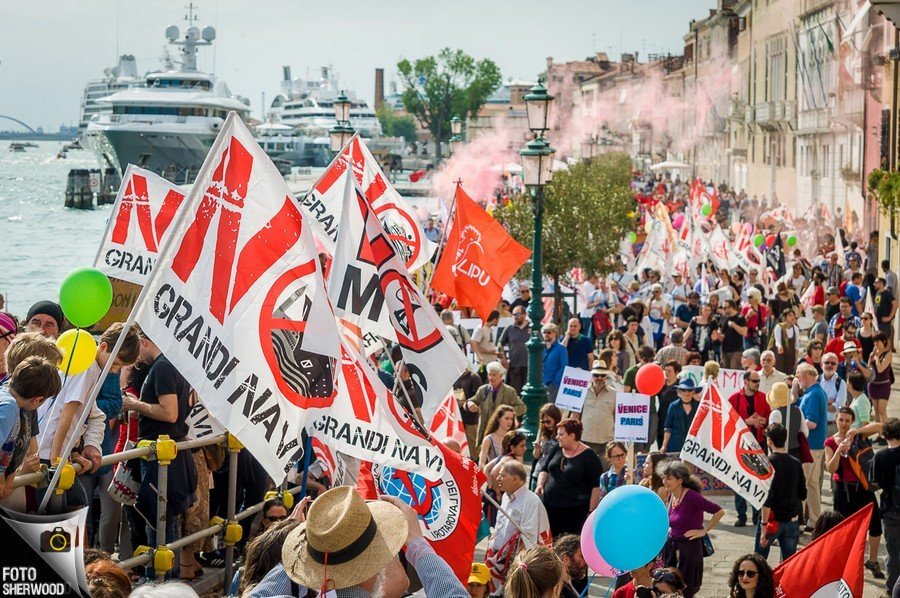 #nograndinavi | globalproject.info/it/in_moviment…

Il 5 giugno riparte la stagione crocieristica a Venezia, dopo un anno di stop determinato dalla pandemia. Il Comitato <a href="/NoGrandiNaviVe/">NoGrandiNavi Venezia</a> lancia una manifestazione alle Zattere sabato 5 giugno alle ore 16:00.