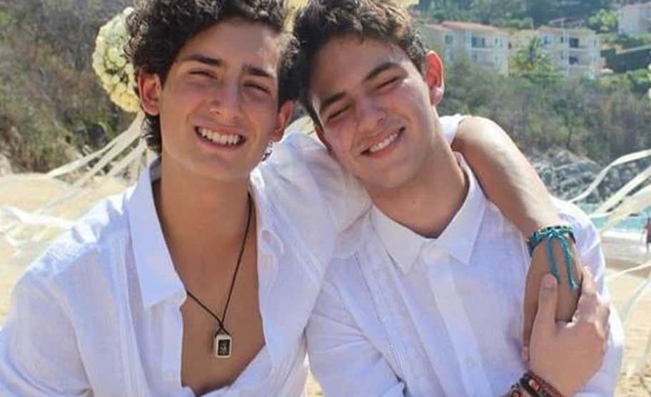 Txonny_'s tweet photo. Happy #PrideMonth con mis parejas LGTBIQ favoritas de las telenovelas.
#Lutavio. Luccino&Octavio "Orgullo y pasion"
#Aristemo. Aris&Temo "MMTMF/ECNSE"
#Feliko. Félix&Niko "Rastros de Mentiras"
#Vamila. Valeria&Camila "Huérfanos de su tierra" https://t.co/FvO9R6U5FV