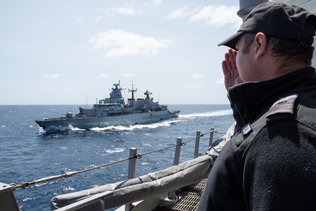 deutschemarine's tweet photo. #SteadfastDefender2021: Der Marineanteil des #NATO-Großmanövers hat vom 20. bis 28. Mai gedauert. Größerer Rahmen war der strategische Seetransport von militärischer Verstärkung für Europa. #LVBV #StrongerTogether ⚔️⚓️ Mehr dazu ▶️ https://t.co/js9VaLXdeI https://t.co/kDMqw6oqRI