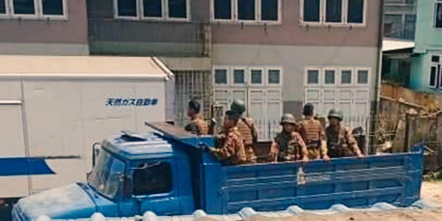 Junta terrorists abducted five political activists in the Pyongyang area of ​​#Mogok around 3 pm on June 2, following the abduction of former administrator U Maw Shey earlier this morning. U Maw Shey was also reportedly violently beaten by them
#June2Coup
#WhatsHappeningInMyanmar