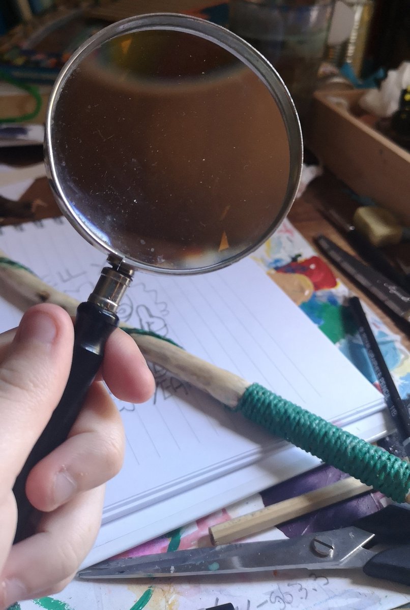 ReferencesFor's tweet image. Magnifying glass! I stole it to look at bugs up close for drawing. Look at how the light bends!!