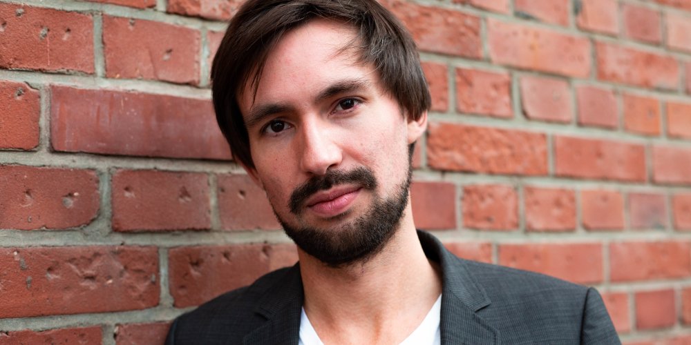 Eine neue Interview-Reihe auf unserem Blog beleuchtet die Beziehung von Journalist*innen zu ihrem Publikum. Den Anfang macht <a href="/Dario_Nassal/">Dario Nassal</a>, Gründer des Medien-Start-Ups <a href="/TheBuzzardOrg/">Buzzard.org</a>. Die Fragen stellte ihm <a href="/timbokowski/">Tim v. Olphen</a>
➡️ leibniz-hbi.de/de/blog/die-co…