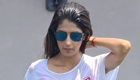FilmyMama's tweet photo. #TV Actress Aishwarya Sakhuja Chilling In The Swimming Pool - https://t.co/8nRYKKeUR3
#AishwaryaSakhuja #Bollywood #Glamistan #SwimmingPool #Vacation, https://t.co/Pzsq2t7hOS
