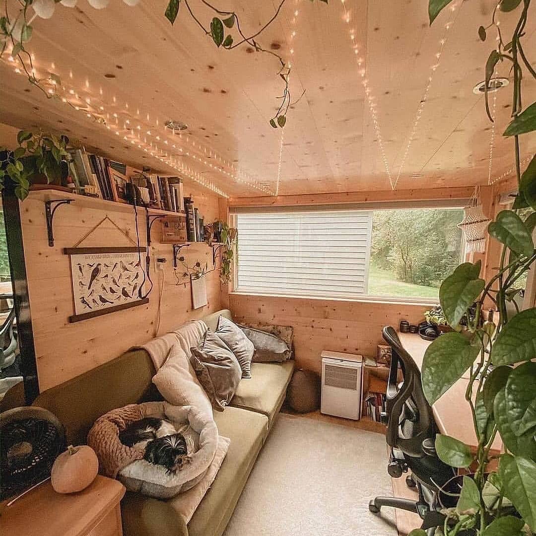 CrazeInterior's tweet photo. 🎇A stunning plant-filled tiny home in Massachusetts 🪴🌱
😍😍😍😍😍😍😍😍😍😍
Tag someone you want to live here with ☺️

Follow us for more @CrazeInterior 
visit https://t.co/n9BQYg2Fhw

#interiordesire #boholovers #jungalow #bedroominspo #decorinspo #bohoinspired #eclectichome https://t.co/wIvzSgjVh9