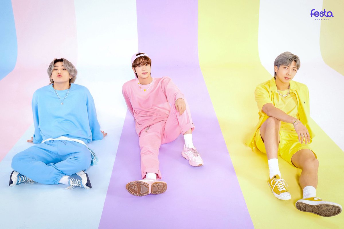 BangBangtanEsp_'s tweet photo. 🌌 [#2021BTSFESTA] @BTS_twt 

#BTS nos trae más fotos familiares #2 💗(1/8)

Hilo↘️

~Oh qué veo ¿subunidades?
(Me acabo de despertar y no funko ignórenme)

Miri🐥

#방탄소년단 #BTSARMY
#BTS8thAnniversary #RollingUpToFesta https://t.co/pU8i76I2cO
