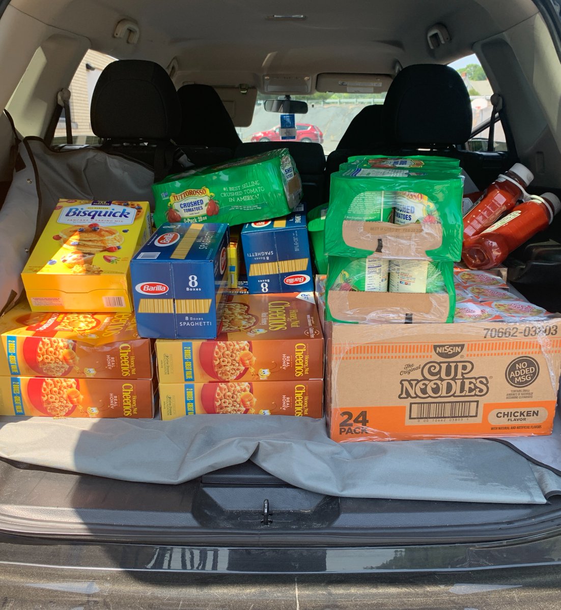 hope4spfld's tweet photo. The SRM received two trunk loads full of food! We're so grateful for this donation made by Pastor Garcia from #TabernacleofJoy. We'll be using this donation to provide food for the homeless through our Public Breakfast, our Men's New Life Program and our Operation SONshine. https://t.co/MyymxcjBOY