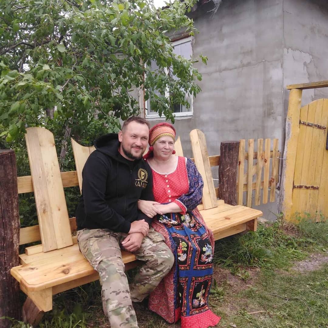 Сама Марина, в прошлом бухгалтер, много лет изучает народную культуру, шьет традиционные костюмы, делится знаниями о ремеслах. Специально для гостей здесь обустроен Дом ремесел с русской печкой, где гости учатся готовить еду по старинным рецептам.
#поехали <a href="/DepTur63/">Департамент туризма минкультуры Самарской области</a> <a href="/AdmShigony/">Администрация МР Шигонский</a>