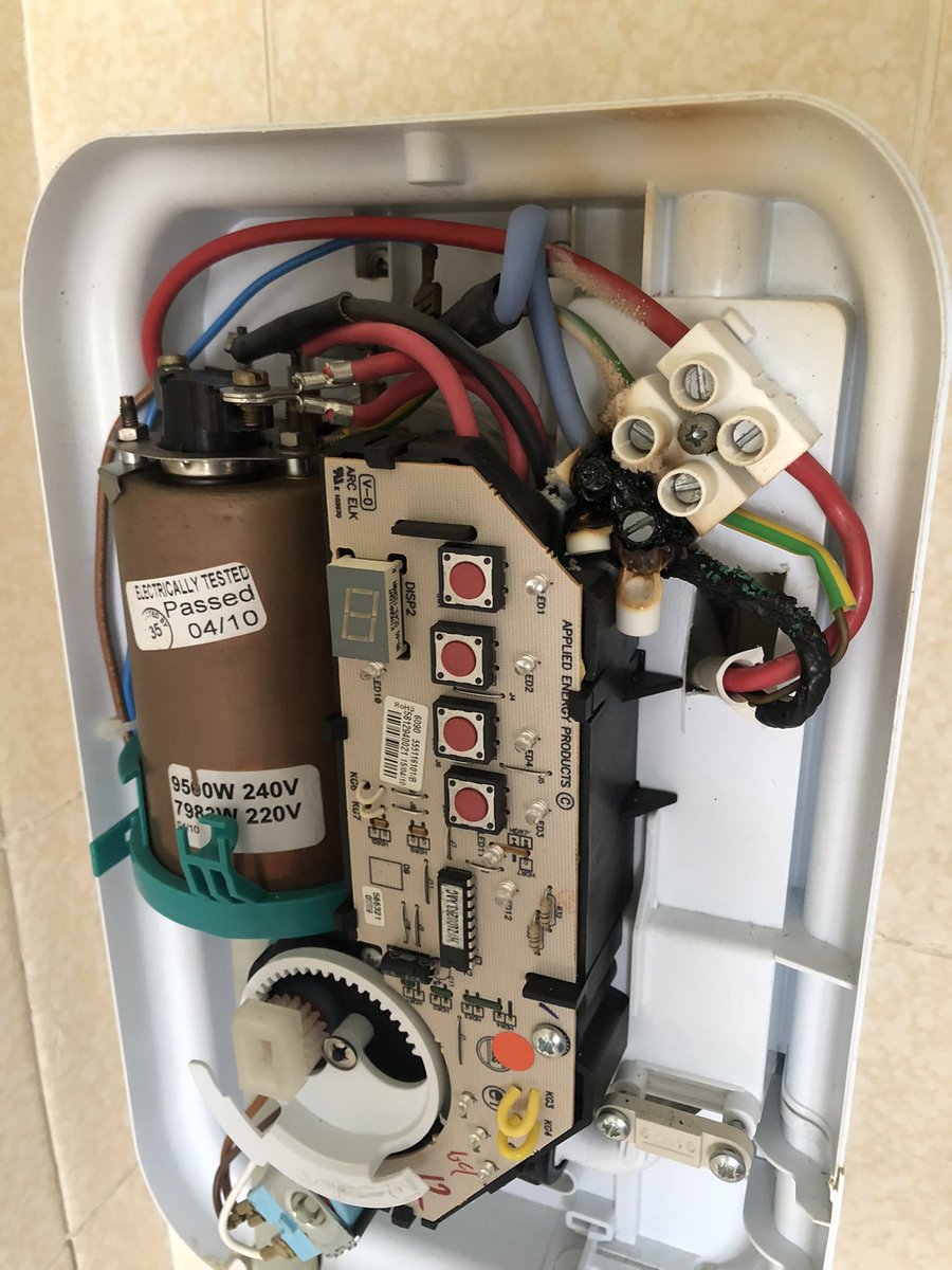 garthpollock's tweet photo. Gotta love a 40A on a 6.0mm T&amp;E ! Bit wiffy to say the least 🤮 https://t.co/gQw1h4zy3G