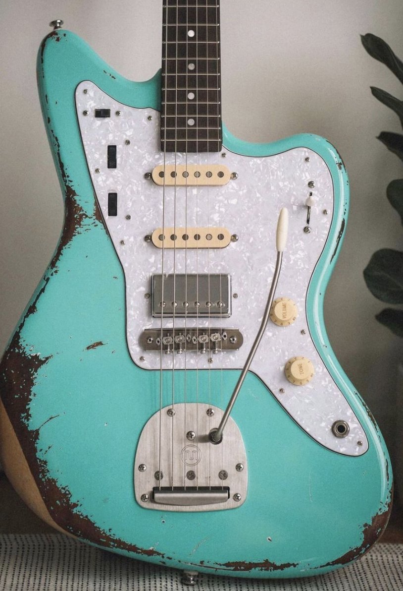 920DCustom's tweet photo. s e x y 😳 This incredible build features our own wiring👍
#fender #fendercustomshop #guitars #9vjunkie #jazzmaster #fenderjazzmaster #offsetguitar #offsetguitars #electricguitar #gearybusey #knowyourtone #guitarporn #guitartalk #gearpost #geartalkpnw #guitarrista #vintageguitars https://t.co/gXPJ0mfoa4