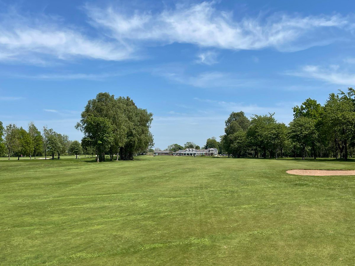 FinchTour's tweet photo. Absolutely gorgeous day @ClitheroeGolf everyone out on the course ⛳️ ☀️ 
#clitheroegolftour #finchgolftour #finchtour #golftour #golftour #golf #golfday #thebestgolfdays https://t.co/RSDEz1yQAj