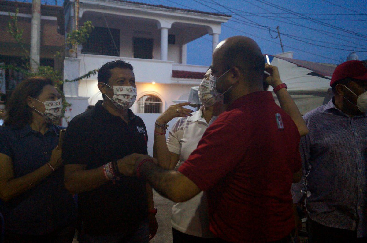 PRICM_Campeche's tweet photo. 🔴🔵🟡 Felicidades a nuestros Candidatos Diana Mena y Pepe Inurreta, por este Cierre de Campaña lleno de energía y fuerza, la militancia del #4toDistrito demostró su respaldo para la coalición #VaXCampeche.
¡Unidos decimos que el triunfo será nuestro este 6 de Junio! 🎉👨👩👦👦 https://t.co/EqHr08eqeg