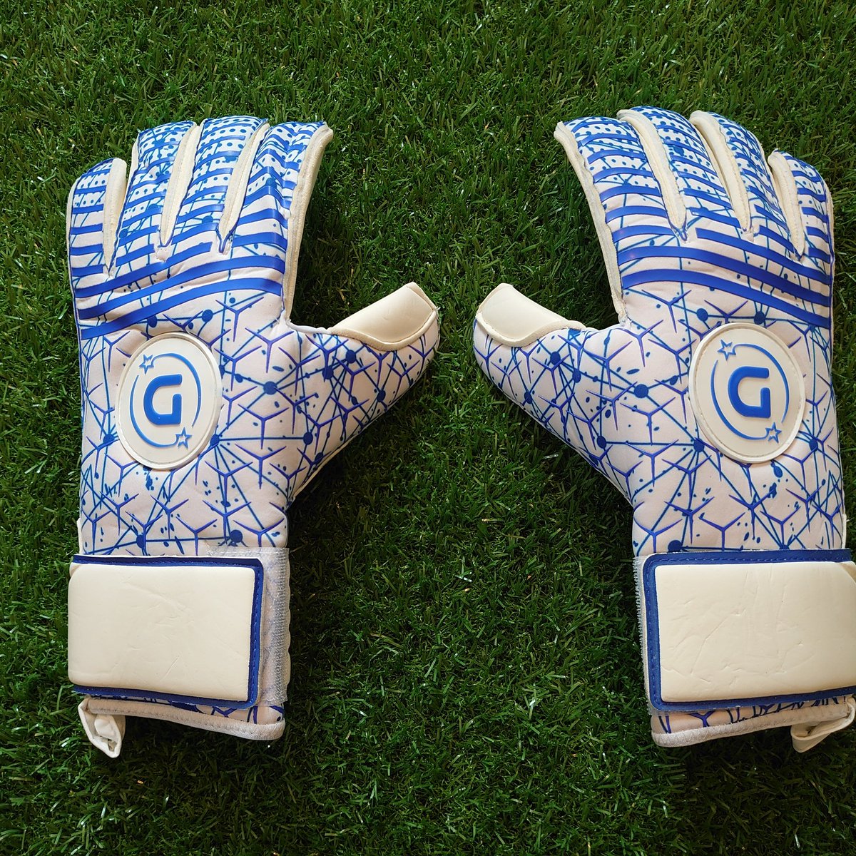 GalaxyGloves's tweet photo. Enter the Matrix. The new Galaxy glove, available now!! 💫 https://t.co/IOYLaDMKku