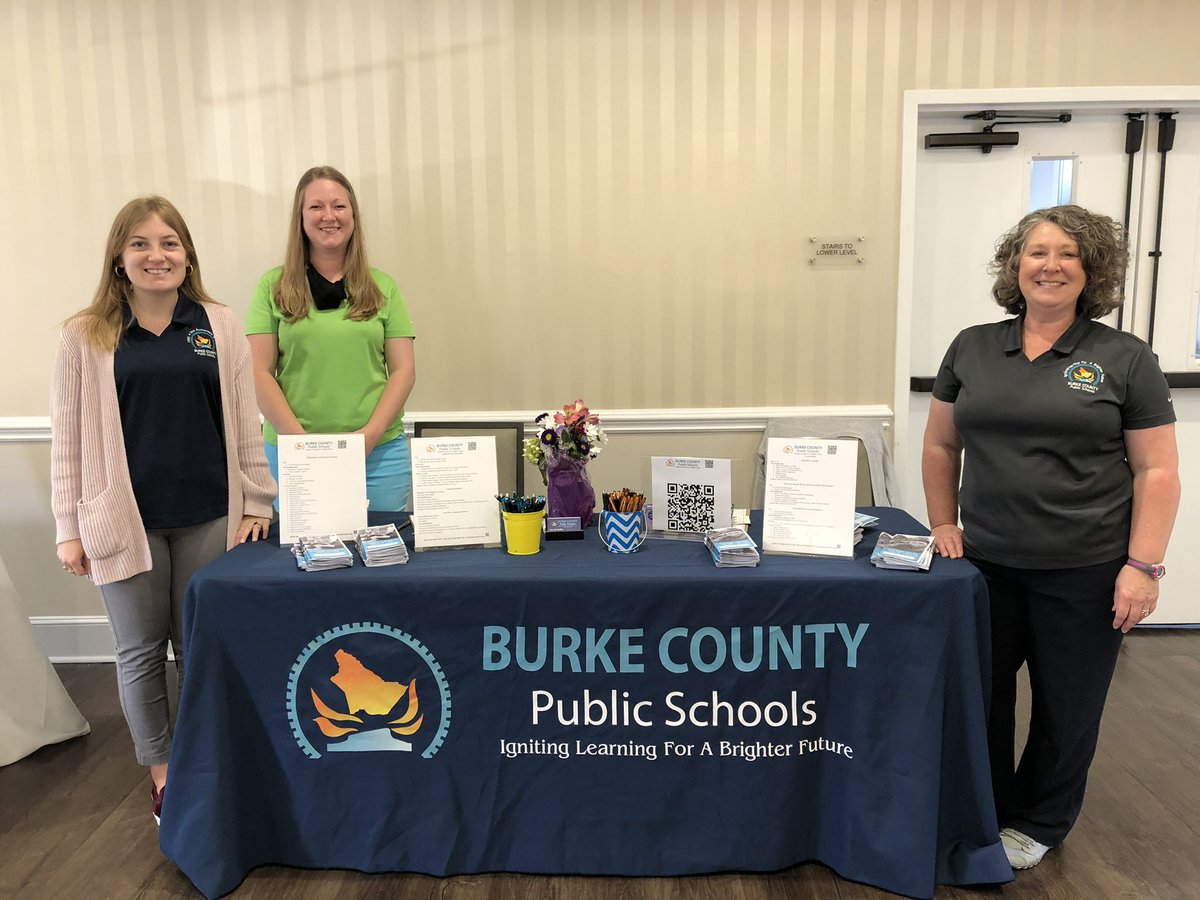 MikeMswan's tweet photo. Downtown Morganton Job Fair. BCPS is hiring. #ignitelearningbcps https://t.co/oO09Hss4CN