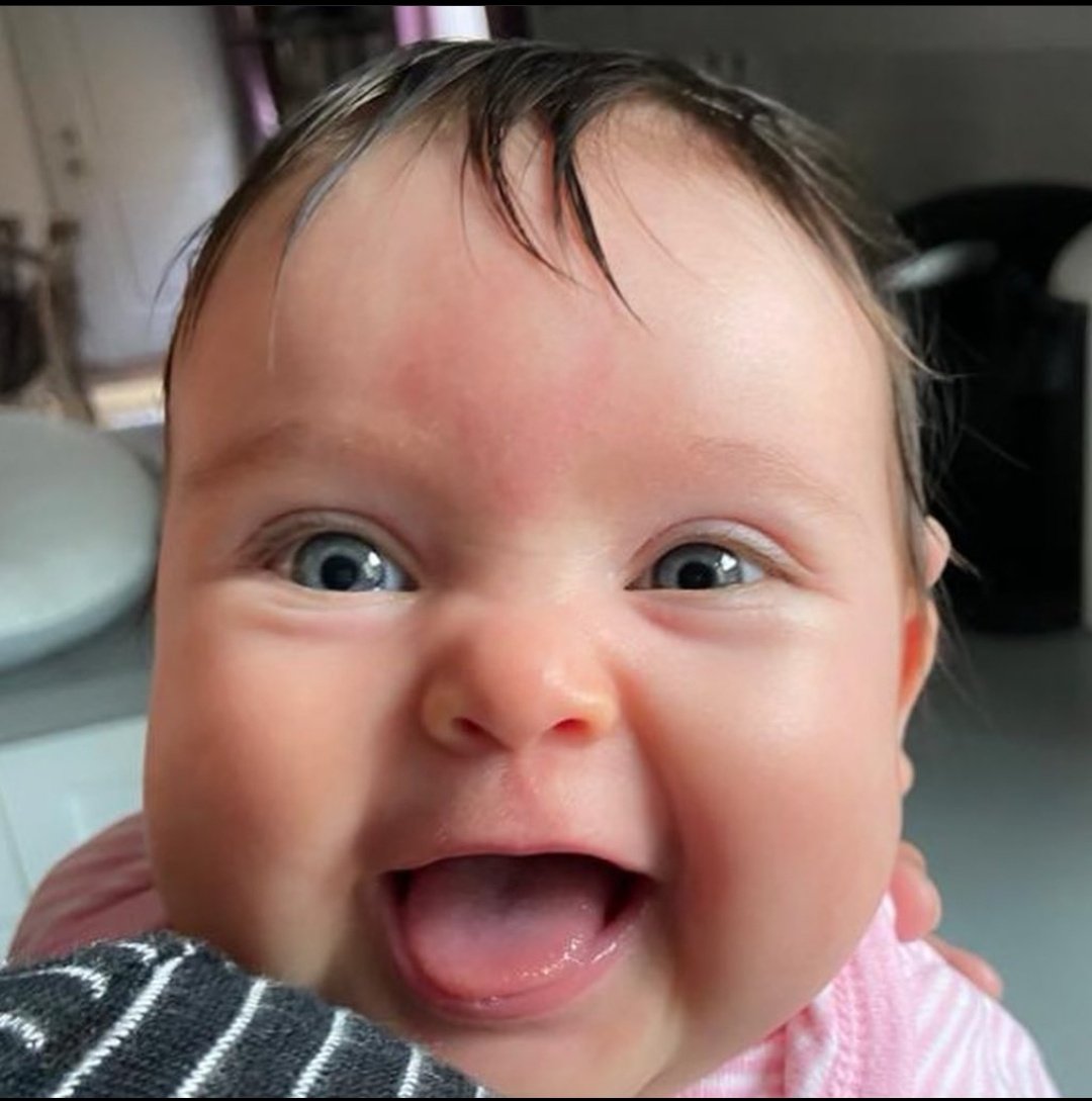 HaAshGuate's tweet photo. Cómo es que esta bebé hermosa ya tiene 1 año? 😍🥰
#HBDMathi https://t.co/r3cXki397o