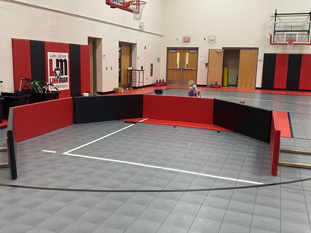 I recycled some materials from the Derecho and the old wall mats behind the basketball hoop to create a Gaga Pit. Well, 6 of the 8 sides are complete. What would you use for the last two sides? #Recess https://t.co/53q8Pvpc2x