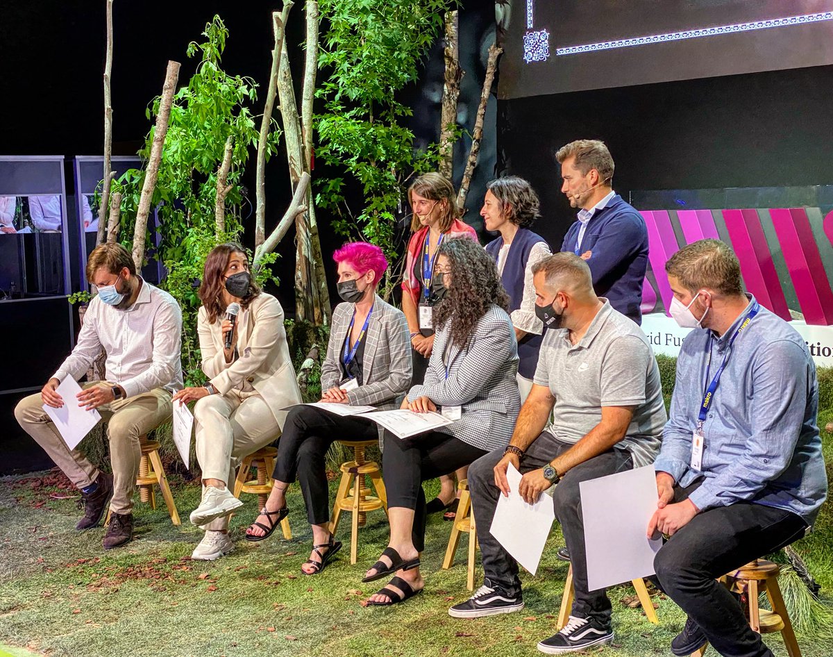 Se entrega el primer premio “Juli Soler” en #mfthewineedition <a href="/RocGramona/">Roc Gramona i Simó</a> #alvaromedina de <a href="/RestCullerdepau/">RestCullerdepau</a> <a href="/Lucia_Vinos/">Lucia Fuentes</a> de <a href="/chefdelmar/">Restaurante Aponiente. Ángel León</a> #inwineveritas y Juan Andrés Martín de #bodegasrinconnuevo #mfthewineedition #vino #wine #bodega #julisoler