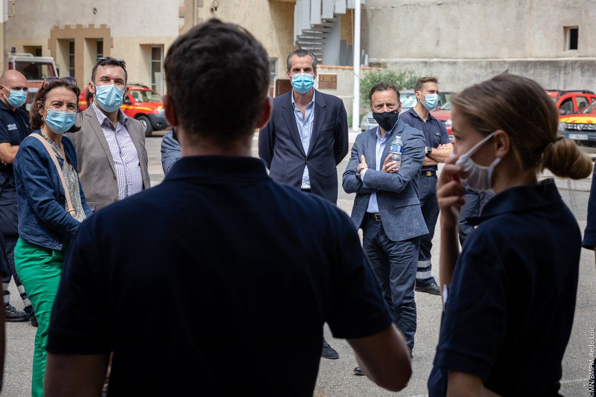 MarinsPompiers's tweet photo. [#JeunesMarinsPompiers ⚓️]

La compagnie d'assurance #AXA, dans le cadre d'une campagne de prévention, a choisi les #JMP pour reverser une partie de leur recette. 
Au programme du jour : 
- remise de chèque 
- démonstration des savoir-faire des #JMP
- visite du CIS Saint-Pierre https://t.co/QS8cKgCec5