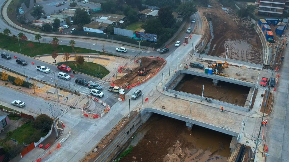 vinadelmar's tweet photo. Inspección al avance de construcción de los puentes sobre estero de Reñaca realizan intendente @jmartinezvalpo , alcaldesa @cotyreginato , @minvuvalparaiso @Evelyn_Mansilla y director @Serviuvalpo @tochoac Obras tienen avance de 90% 
#viñawhatsapp https://t.co/73lx1PIoBP