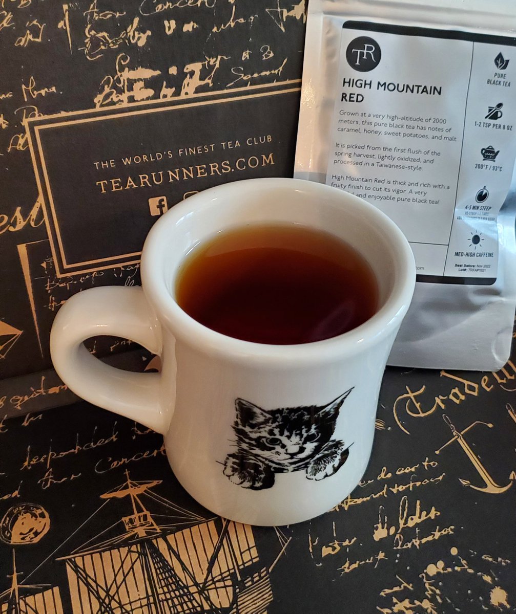 CorinneCorinneM's tweet photo. Back to work after the long weekend with my first @tearunners subscription box! High Mountain Red lives up to its name ๐ #tearunners https://t.co/feHYz3aMrN