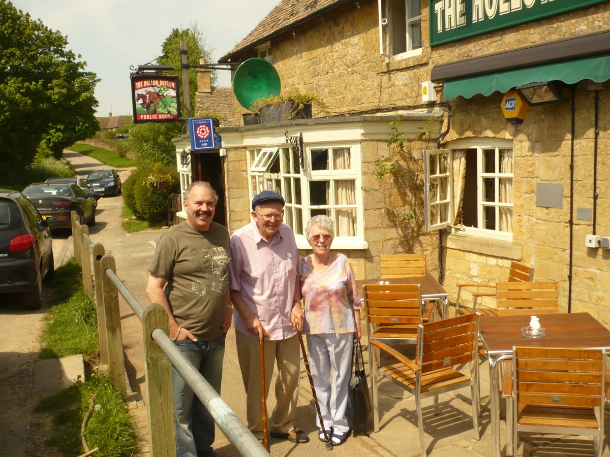 BobtMgb's tweet photo. On my last trip home to England, taking mum and dad out to lunch in Guiting Power #Guitingpower @cotswolds @AboutCotswolds @lovingcotswolds https://t.co/XSTxKVSyge