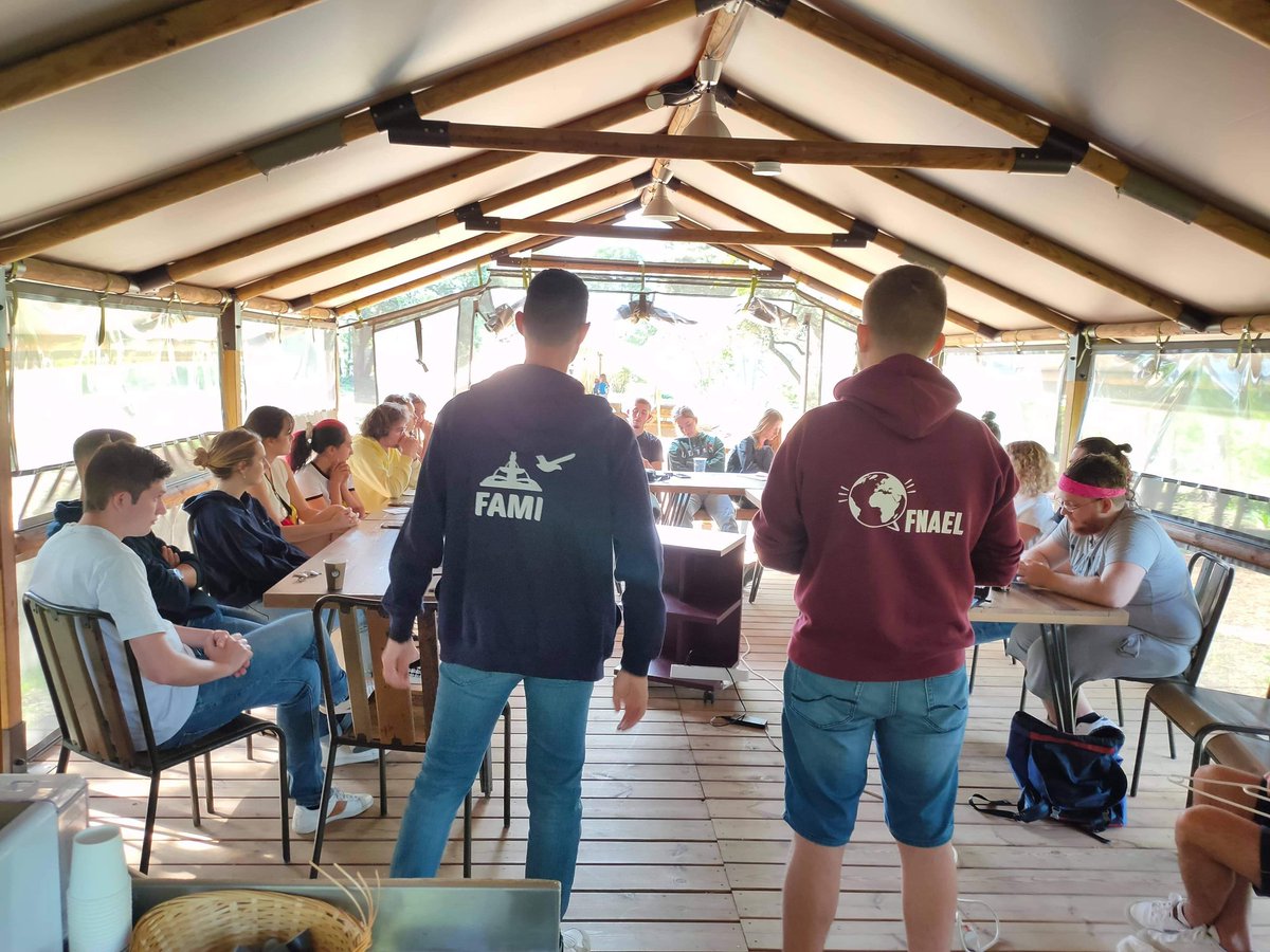 Teva_ILLSA's tweet photo. [Formation]

Ce week-end j'ai répondu avec plaisir à l'invitation de la @FEDEToulon pour leur premier événement de formation. 

Fier de pouvoir représenter @La_FNAEL sous le 🌞 et de participer à la montée en compétences d'une génération supplémentaire ! 📈 https://t.co/MTBwS0tXP5