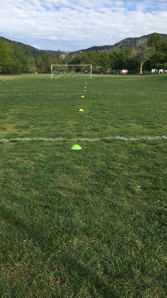 Harduuu's tweet photo. When two cones keep are “misaligned” it’s all I can see #strengthcoachproblems #strength https://t.co/MSafIYUb52