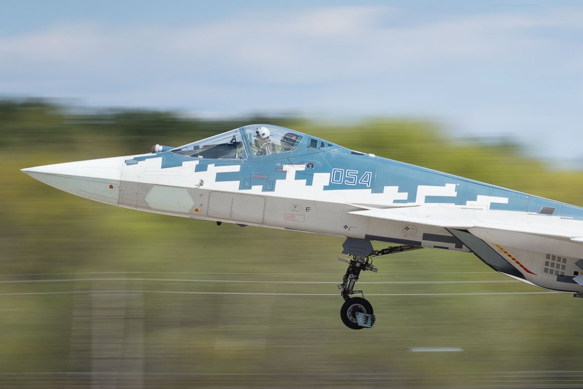 airwayaviation's tweet photo. New single-engine stealth fighter details reported in Russia. #sukhoi #rostec #singleenginefighter https://t.co/qODwI2tPoB https://t.co/ewhwtoJjlN