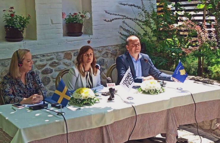 I am so proud to have signed an agreement with @DokuFest today, together with the Mayor of Prizren @mhaskuka, to provide strategic support to the institutional capacities and sustainability of the organisation going into DokuFest’s 3rd decade. @SwedeninKosovo