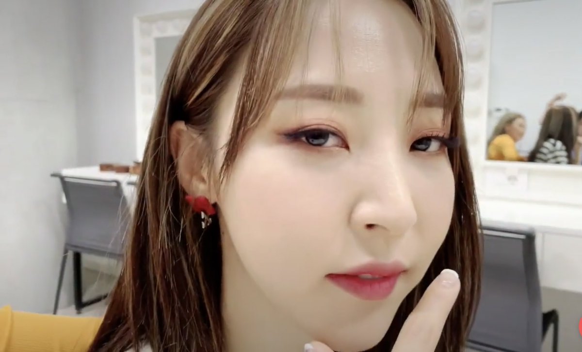MBYLOOKS's tweet photo. you’ve worked hard today too ❤️

#MOONBYUL #문별 #MAMAMOO #마마무 https://t.co/XcEj01PJjn