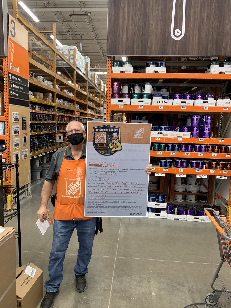 MDep26's tweet photo. @a_maggs @MOriahD1977 @3008_dixon @andrewschilli I asked Larry to look at one box yesterday and before I knew it, both clearance bays are immaculate! #hugehomer #rockstarsof3008 #northlandpride https://t.co/jVaSLtZhXi