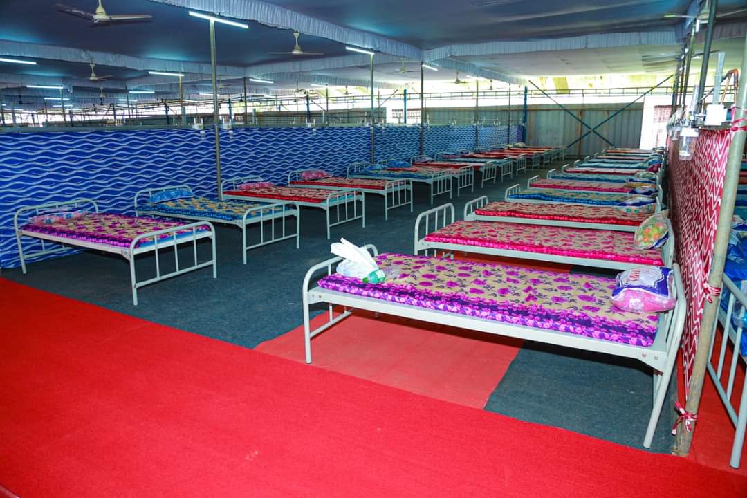 HaridasKishore's tweet image. #KMML chavara, a PSU sets an exemplary format by providing the state govt with ardent backing in its anti COVID measures. Today, KMML has handed over 604 oxygen - equipped beds go the state Health dept. A separately designed COVID - makeshift hospital facility is arranged in the
