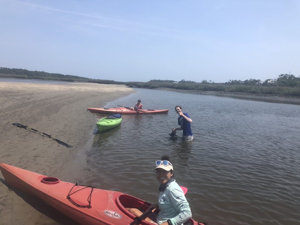 BHIConservancy's tweet image. Our summer interns had a great time last week while kayaking the creeks! Want to join the fun? We&apos;ve just announced our Fall 2021 internships! Positions include Coastal Environmental Science, Marketing and Development, Environmental Education, and Retail. bhic.org/vacancies/