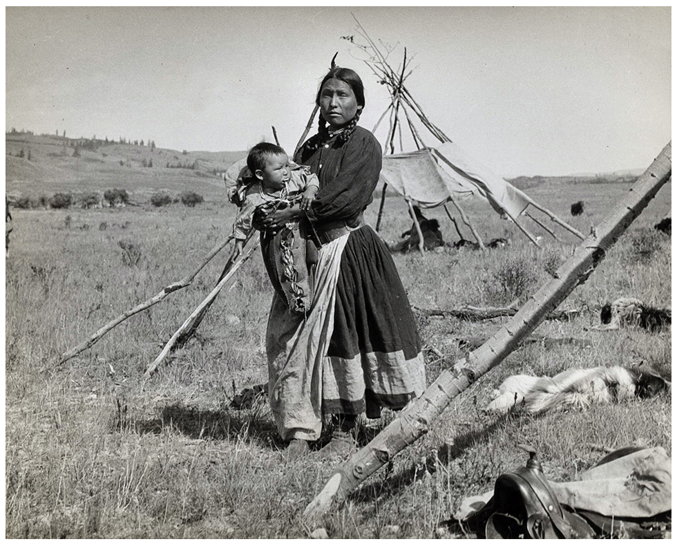 ImageCentreTO's tweet photo. June is National Indigenous History Month - a time to reflect upon and learn the history, sacrifices, cultures, contributions and strength of First Nations, Inuit and Metis people while recognizing their distinct histories within the lands we occupy.
#RICCollections #NIHM2021 https://t.co/QiOXTdmmNZ