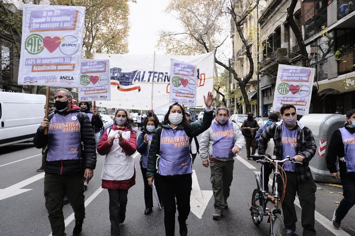 vilma_ripoll's tweet photo. Por el salario de los estatales, ATE firmó una paritaria del 35% en 6 cuotas. Una vergüenza! Por eso quiero felicitar a mis compañeros de @AlterEstatal que hoy salieron a luchar contra esa miseria. https://t.co/4AkHdoC66I