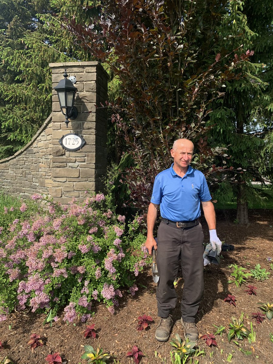 Marek appreciation post!! ✨ A big shoutout to our Gardener Marek who always keeps the Club looking vibrant and beautiful! 🌸🌿 #thankyou