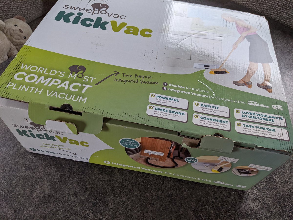 Caravan Larry tweet media