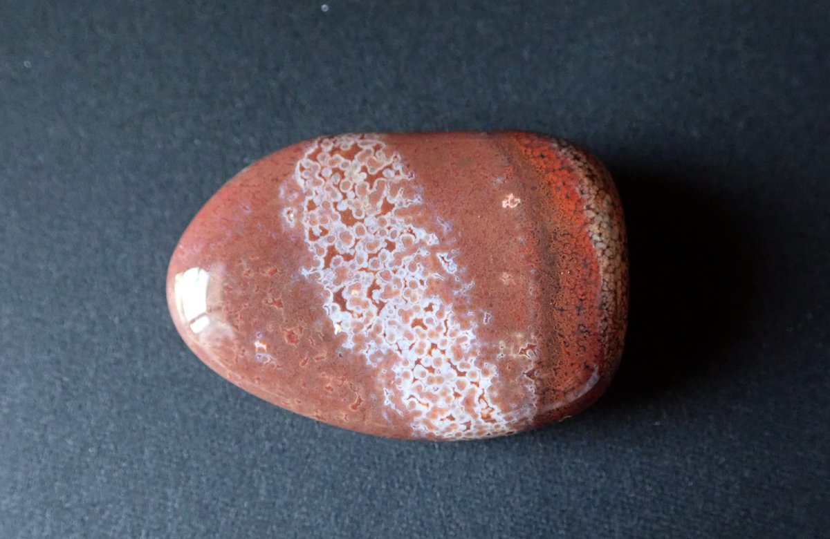 つぶつぶの小さい鹿の子石は、津軽ではななこ石（魚々子石）と呼ばれ