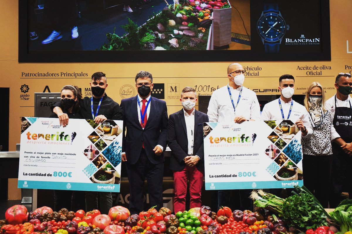 GastroCanarias's tweet photo. 📸Juan David Couñago Freire, del rest. Malasangre Food & Club ha ganado en la modalidad “Mejor plato con mojo maridado con #VinodeTenerife”.
🎉El tinerfeño Carlos Mesa, del rest. Muelle Viejo ha sido el campeón en la modalidad de “Mejor #Mojo" de #MF2021
https://t.co/XkQshksXyK https://t.co/llrlG8AjqO