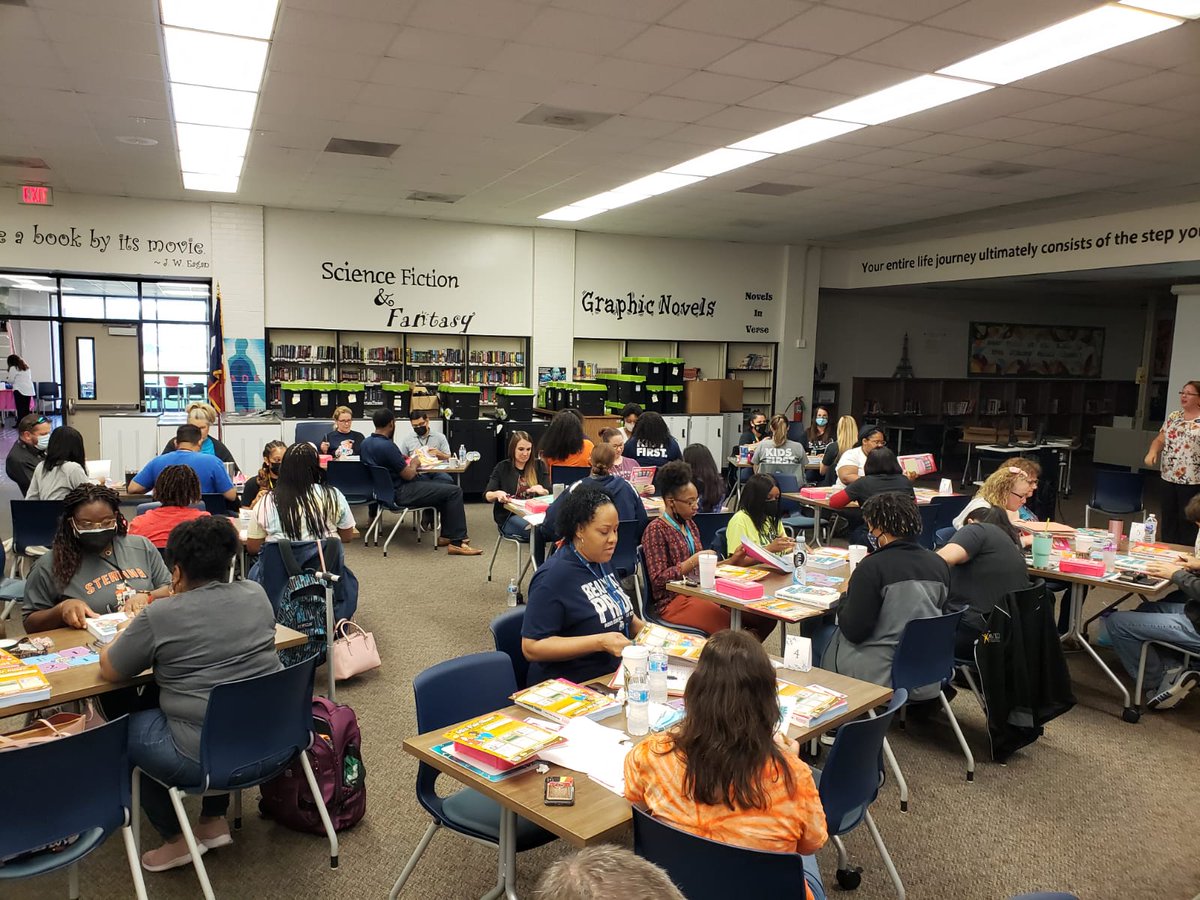 HumbleISD_SMS's tweet photo. "If you want all of your students to be engaged you need to have a structure for it." #kagantraining #goSMScats #stillworking #almostdone https://t.co/eyiLHbQqpy