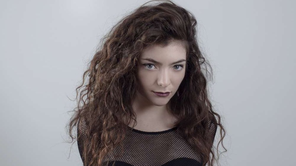 🚨 Lorde will reportedly release 2 new songs form her anticipated 3rd album within the same week this month 👀.